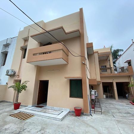 Backpackers Den Pansiyon Lucknow Dış mekan fotoğraf