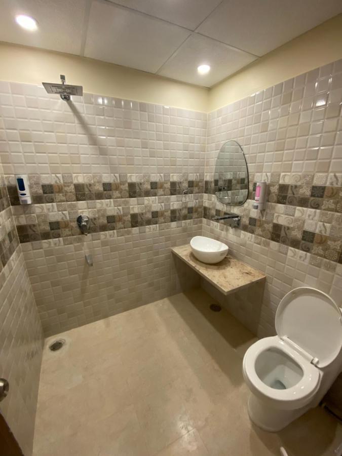 Backpackers Den Pansiyon Lucknow Dış mekan fotoğraf