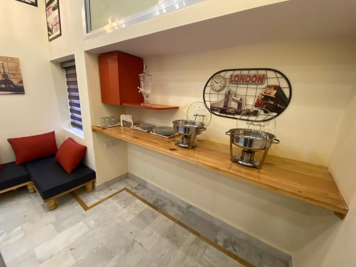Backpackers Den Pansiyon Lucknow Dış mekan fotoğraf