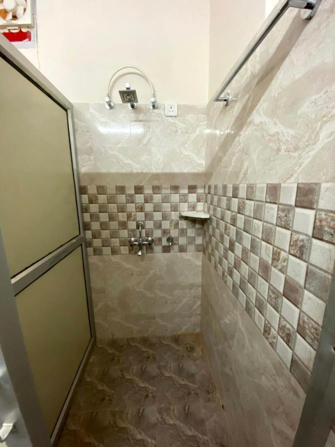 Backpackers Den Pansiyon Lucknow Dış mekan fotoğraf